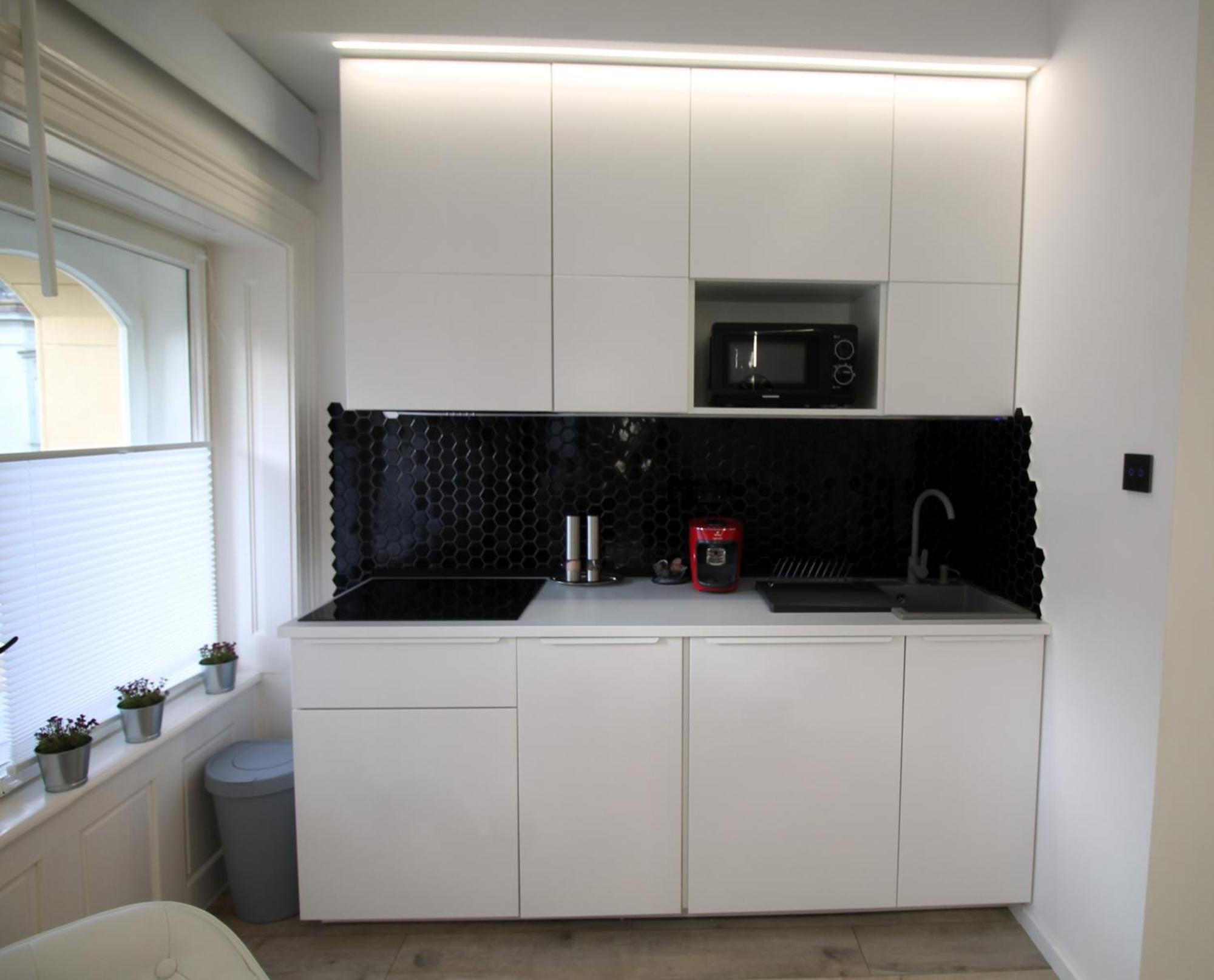 Modern Studio A Belvaros Koezepen Parkoloval- Kata Studioapartman غيور المظهر الخارجي الصورة